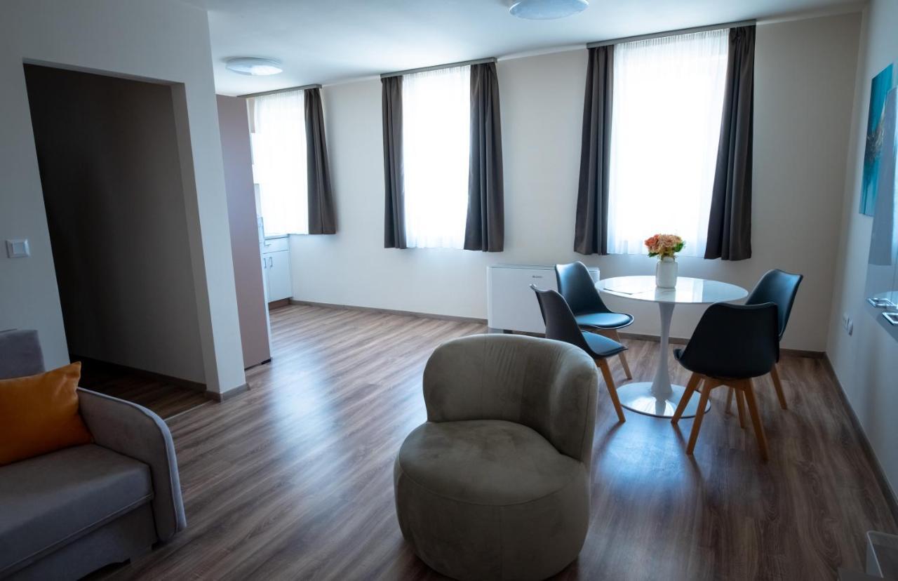 Bed and Breakfast Elixir Panzio Ньирбатор Экстерьер фото