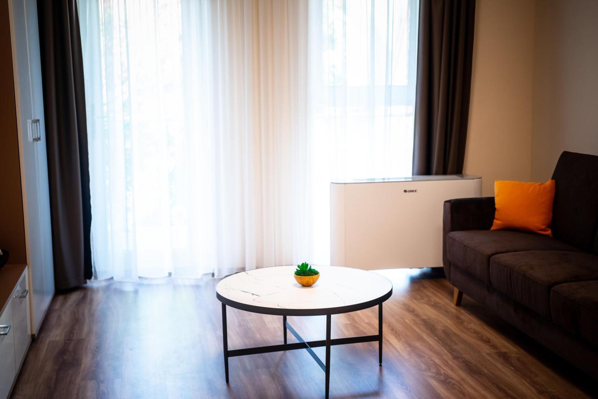 Bed and Breakfast Elixir Panzio Ньирбатор Экстерьер фото